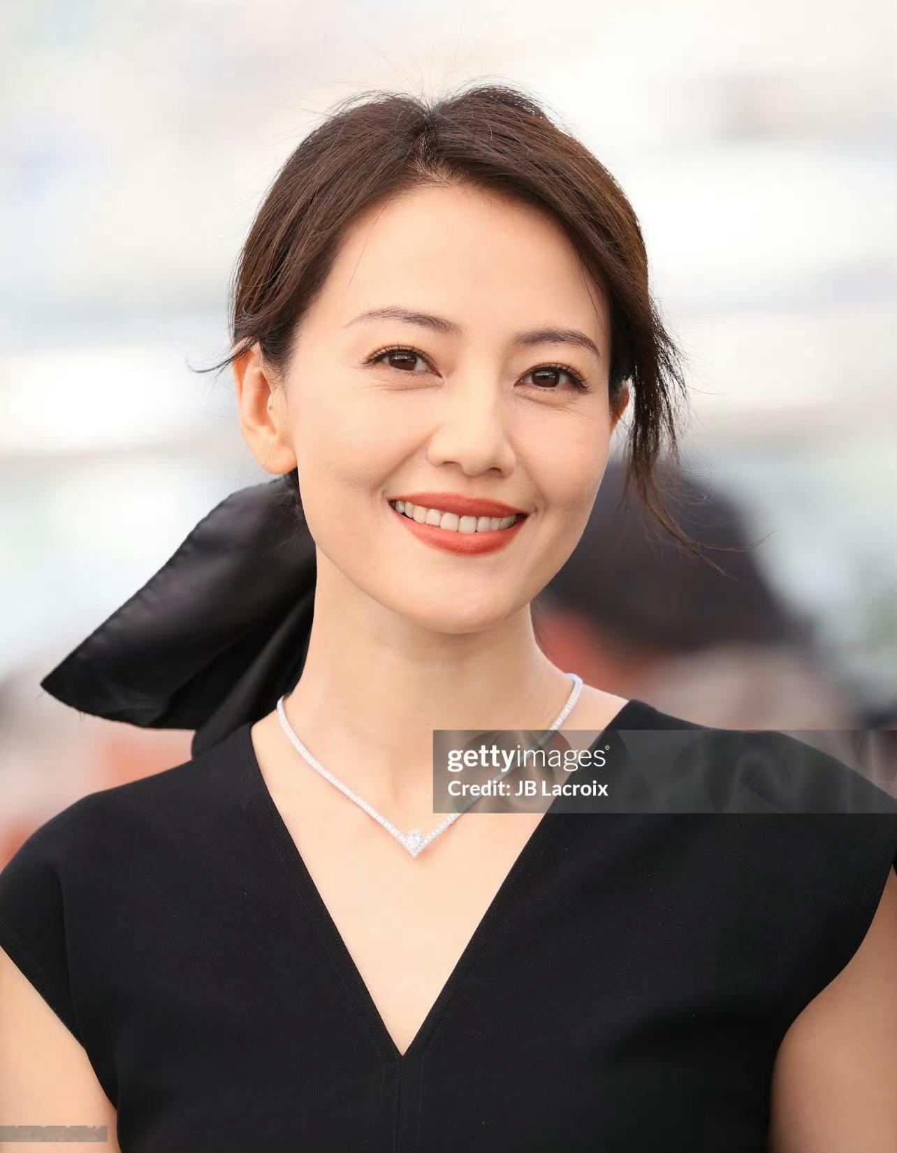 高圆圆（45岁我第一次发觉人脸上自然岁月留下的痕迹可以这么美….​​​