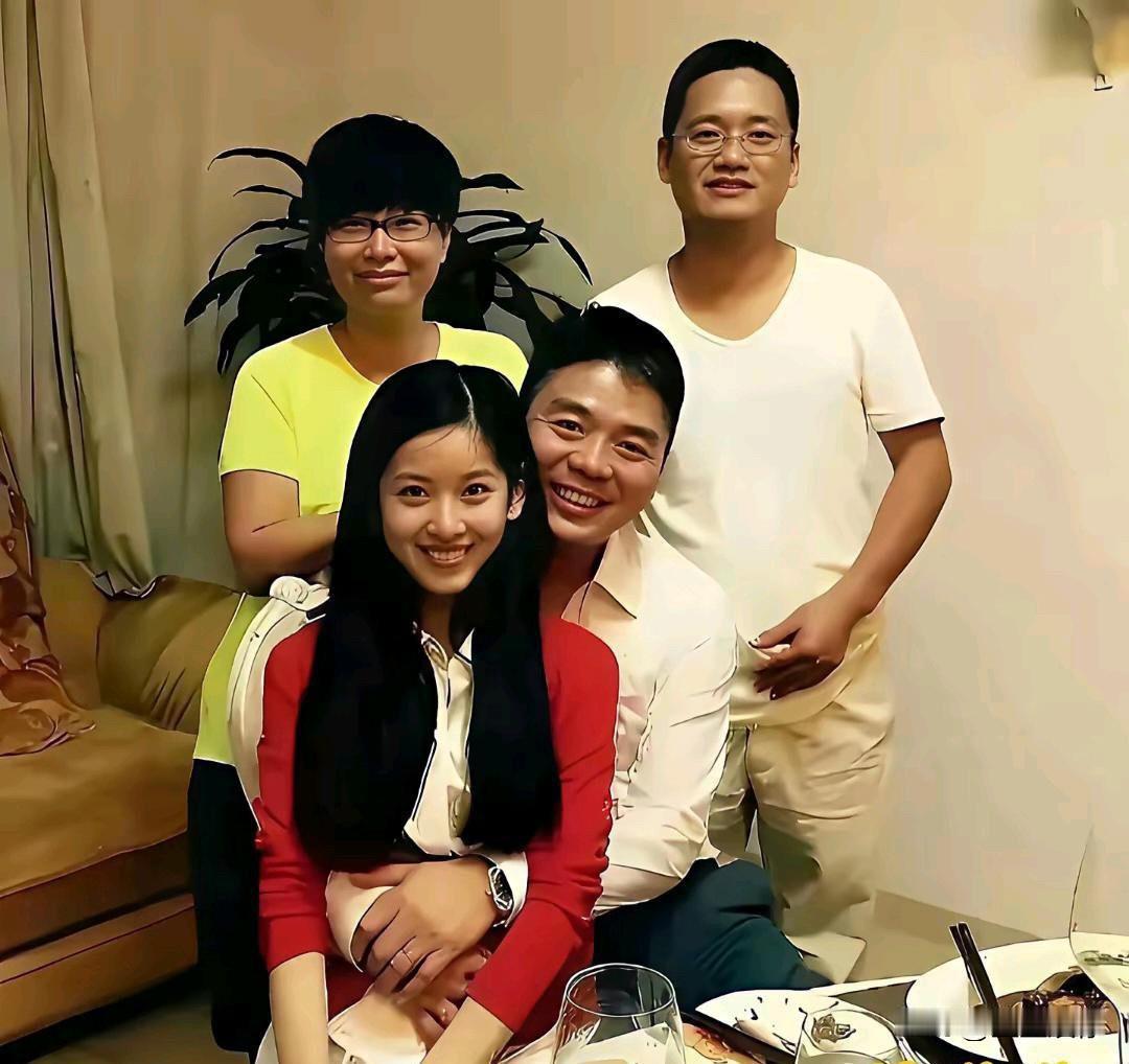 如果不是章泽天嫁给刘强东，她爹这辈子不知道能不能见到强子，更别提一个饭桌吃饭。