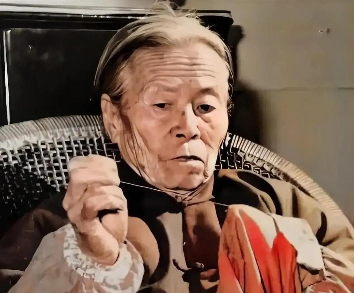 你们走了，我一个老人怎么办......1968年，上海一名女知青难产，被一名年过