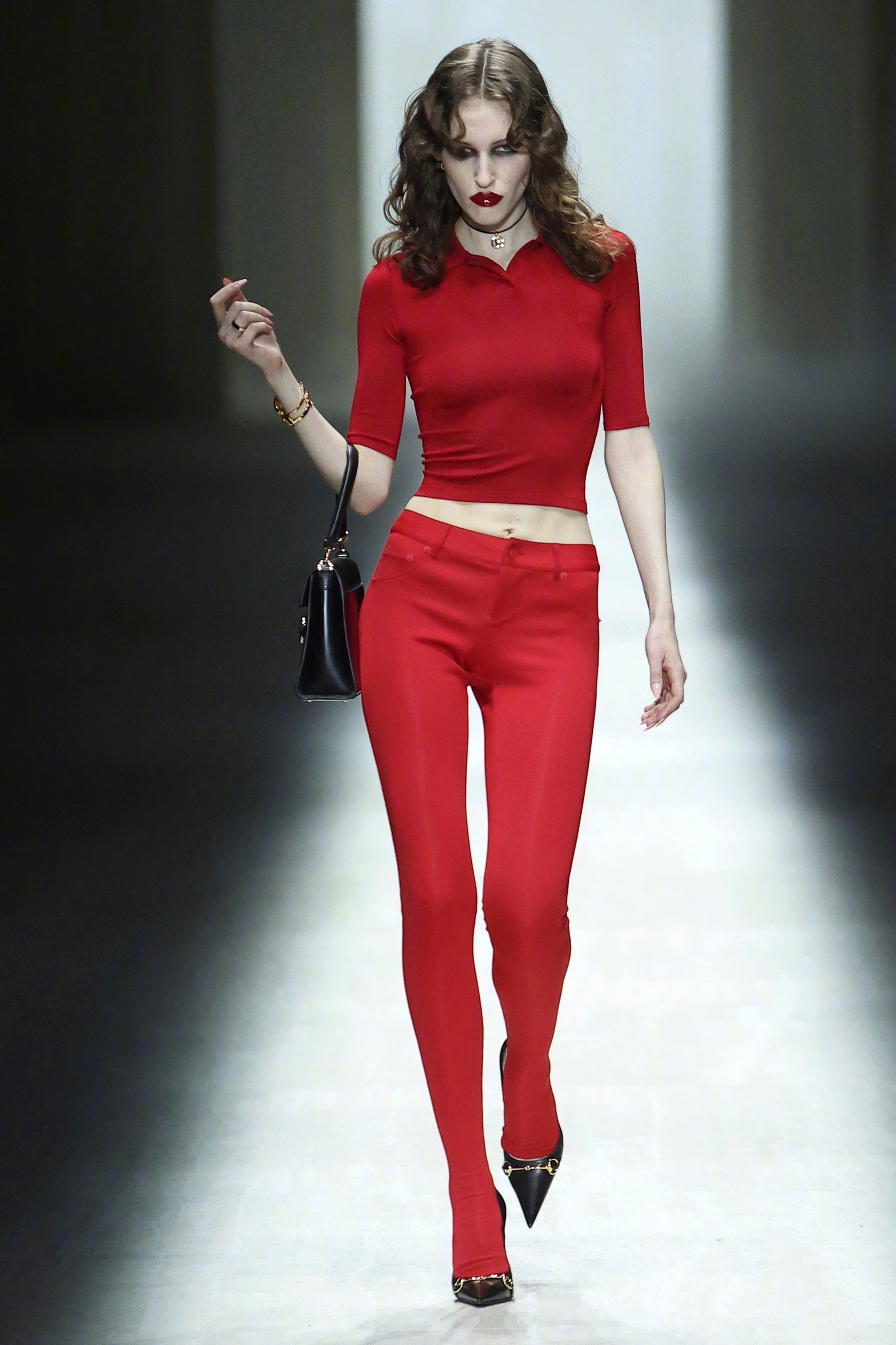 出席Gucci2027早春度假系列发布秀的泰国女星Mai，这叫一个瘦啊！身穿