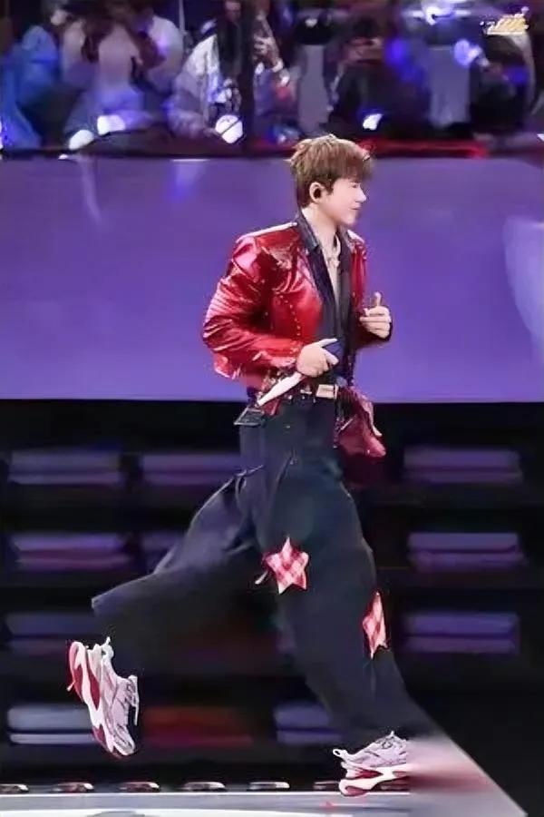 张杰开演唱会被骂惨了真的是吃相太难看？好多人揪着他鸟巢连开十几天骂，