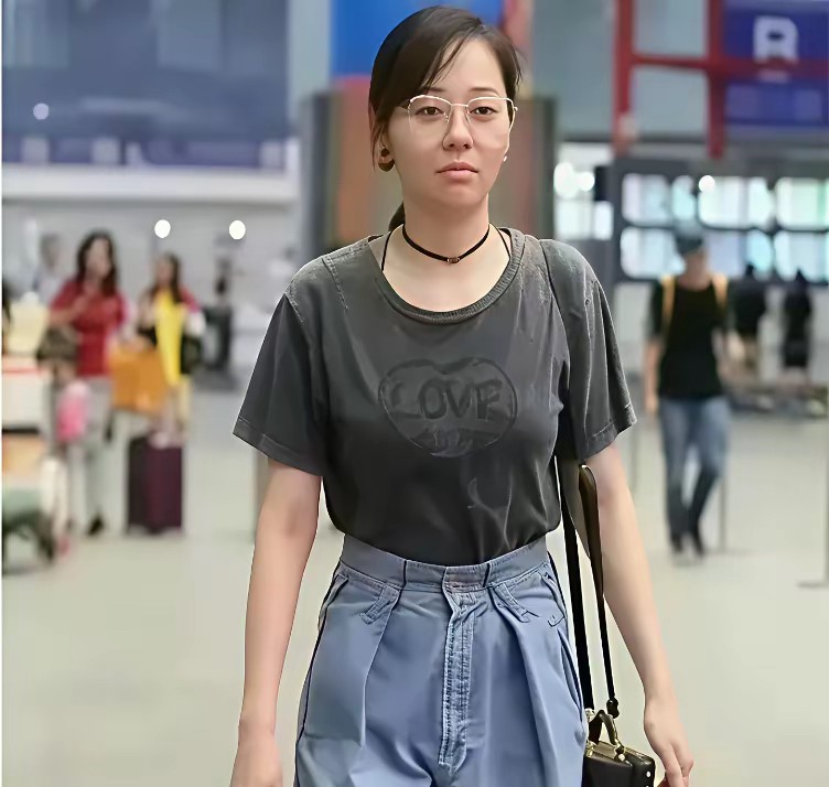 我开始懂冯轲了张靓颖各方面都不错但有个致命缺点，就是妆前妆后差别太大