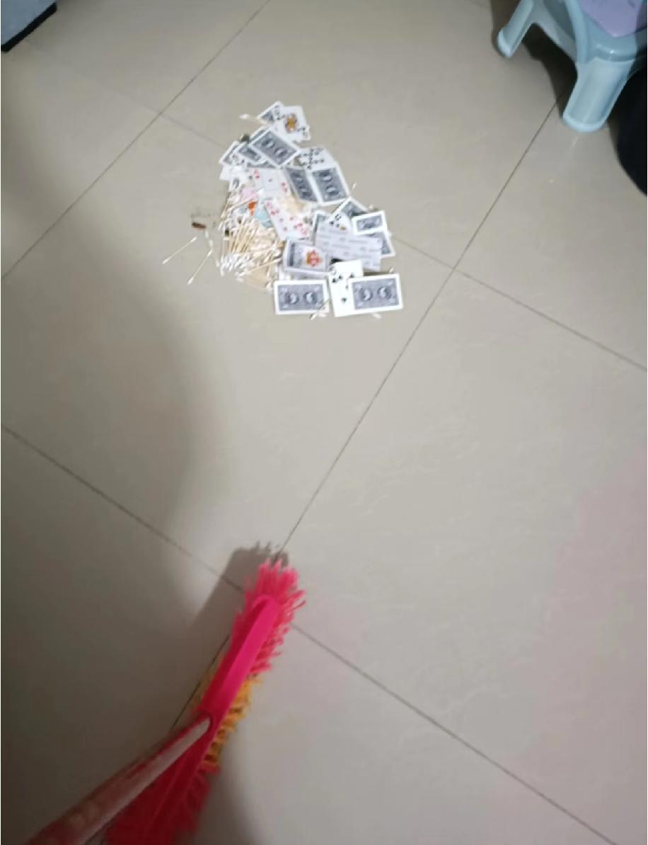 一年一度见妯娌的时刻还是来了，俩人碰面全程零交流，连招呼都懒得打。本来一年也就见