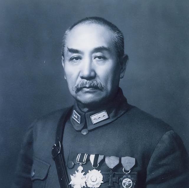 1945年，阎锡山的秘书李蓼源被从办公室带走，上车后直接开到荒郊，他的墓坑已经挖