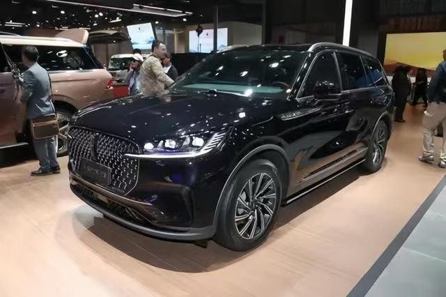 豪华与六缸的坚持：林肯飞行家核心解析在中小排量涡轮增压与电动化盛行的时代，林肯