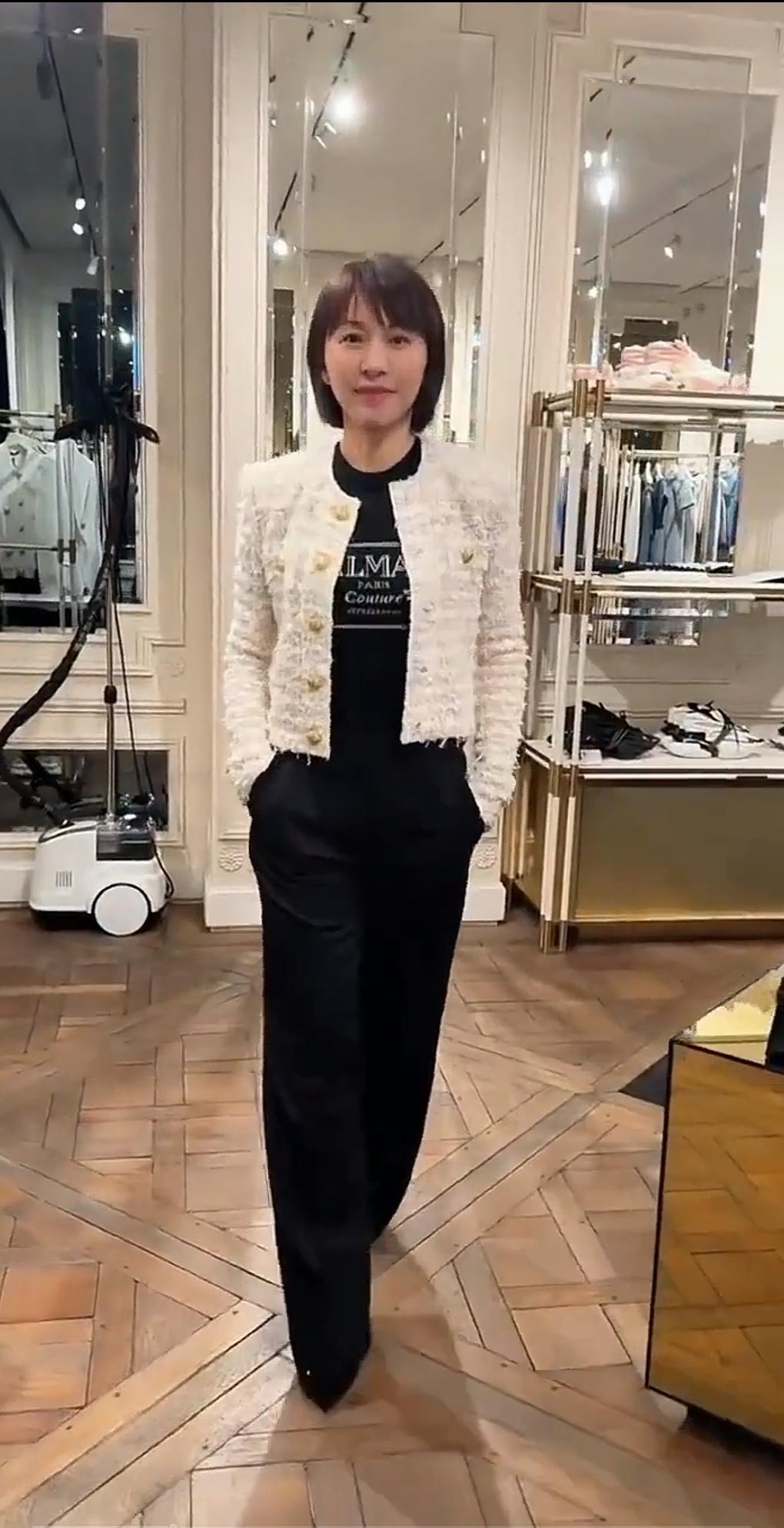 优雅穿搭指南：黑白配，尽显时尚魅力！