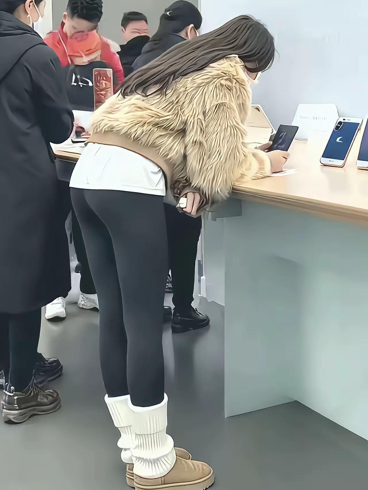 现在的女生为什么都喜欢瑜伽裤呢，是因为穿着舒服吗？