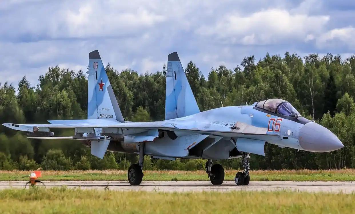 24架苏-35该怎么处理，现在变成了一个让人头疼的问题。咱们空军手里的这批苏-3