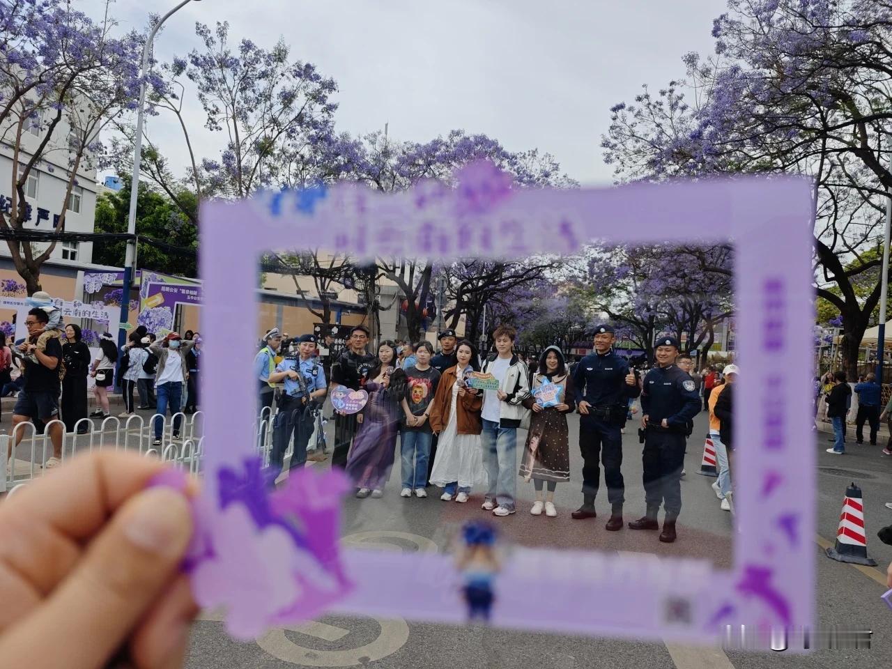 根据文旅部数据，2019年与2025年五一假期的人均消费确实呈现以下对比：