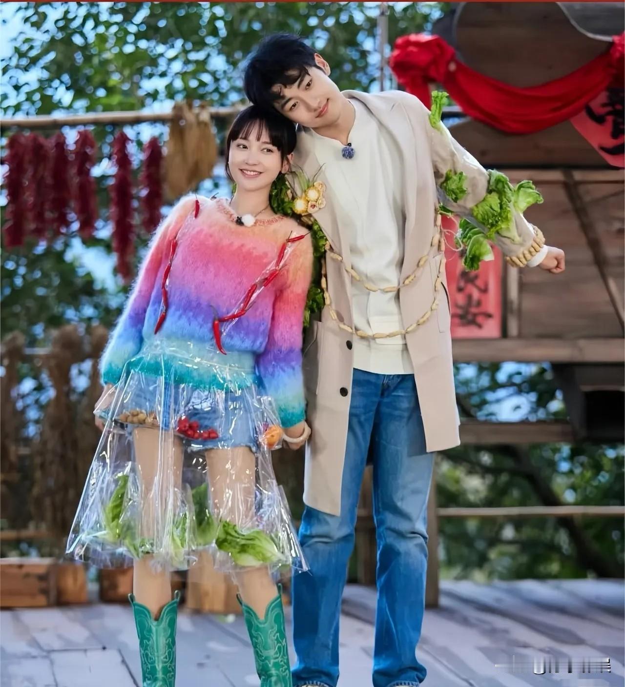 其实修不修图都不影响人家相爱老妻少夫又不是就他俩虽然她成名他才出生可是爱