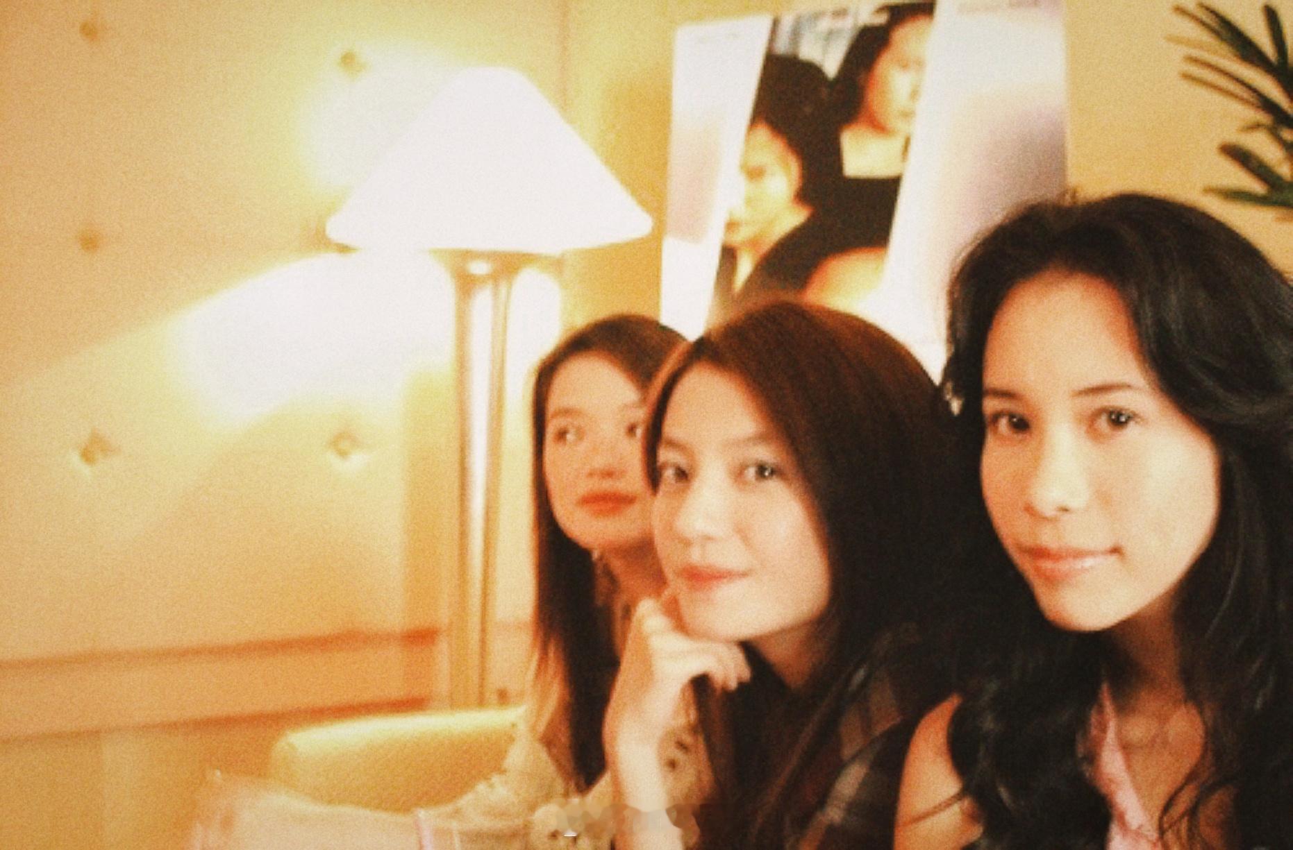 电影搭乘花絮去幕后SoClose——阿琳、阿群、阿红，兵贼的女女情谊。💖舒