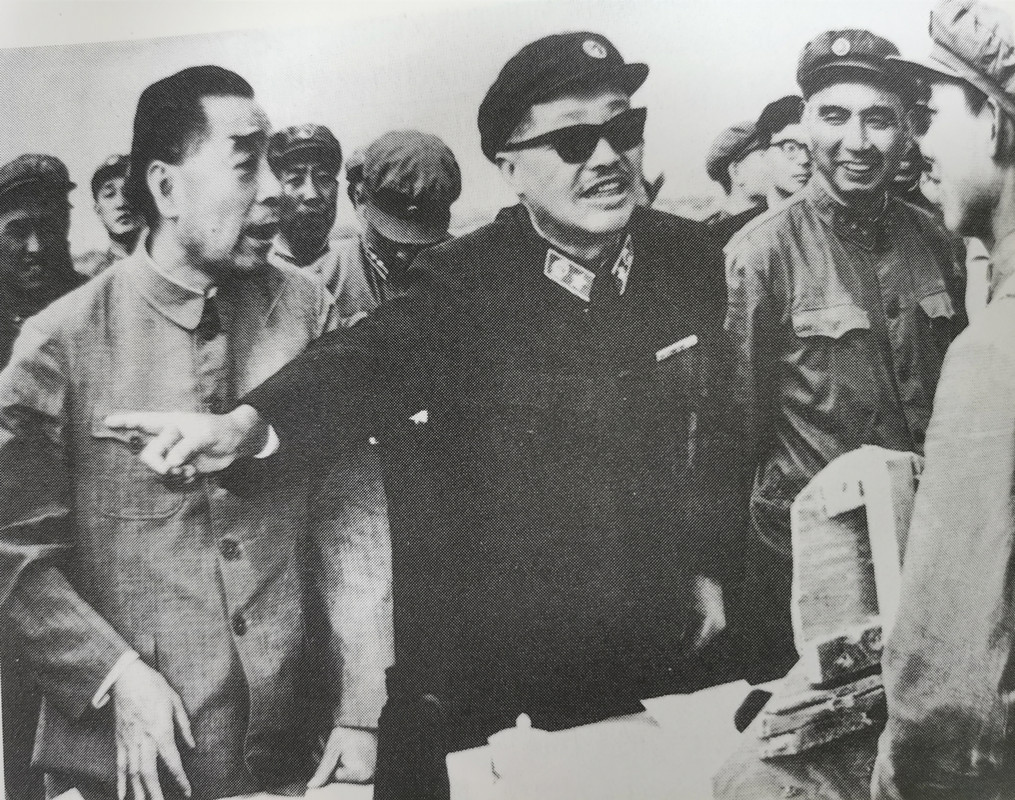 1958年，周总理带着陈毅粟裕访问朝鲜，有人向他举报说志愿军司令员杨勇在朝鲜大兴