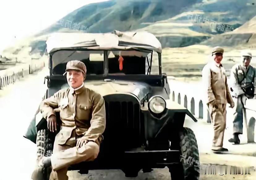 抗美援朝战争中，“范老虎”团长坐在一辆崭新的吉普车上，他本名叫范天恩，是38军1