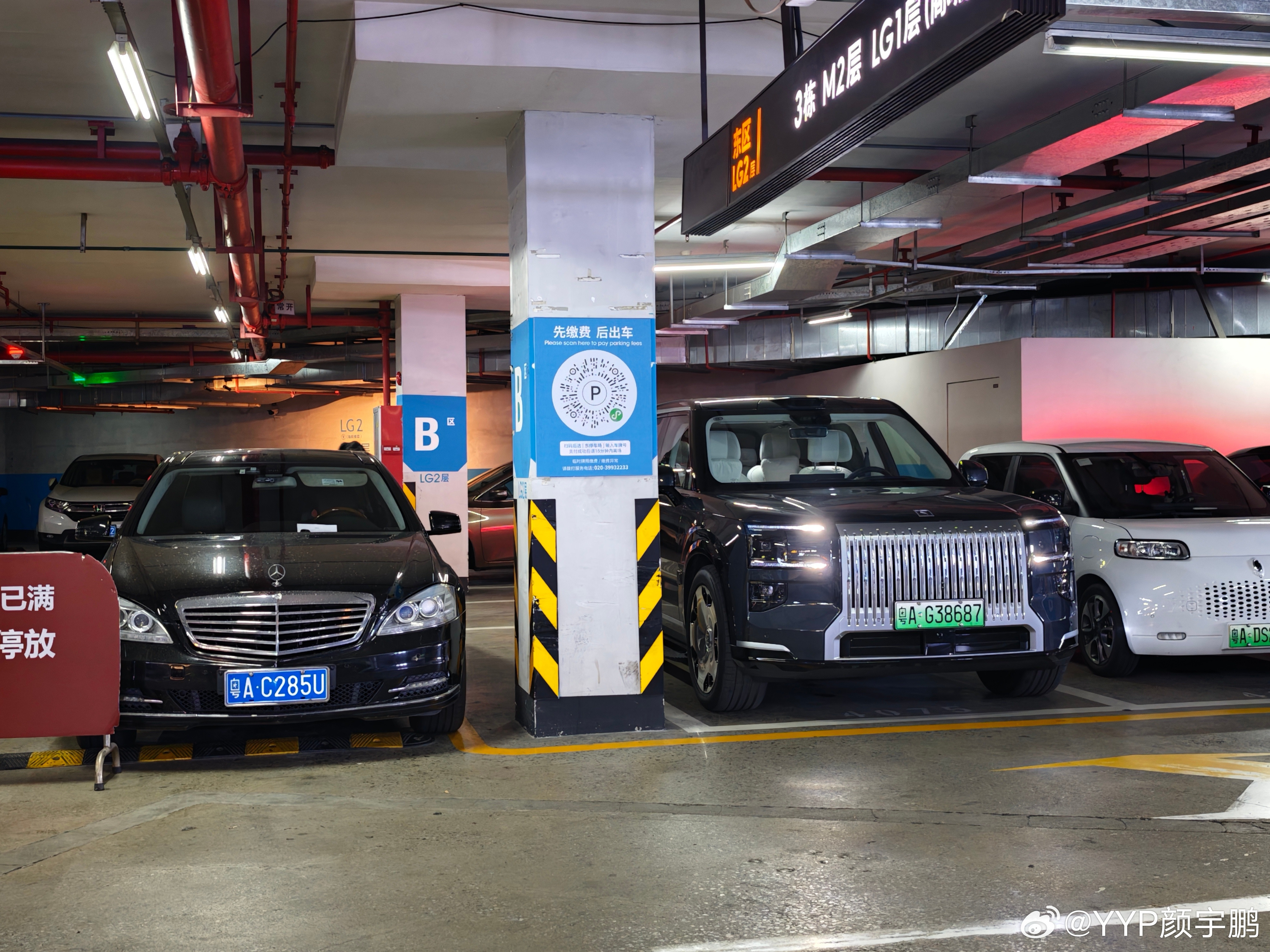 大家车的极氪9x这车我每次停好了都会回头看，真的用不了几天，你就会对“气场”这