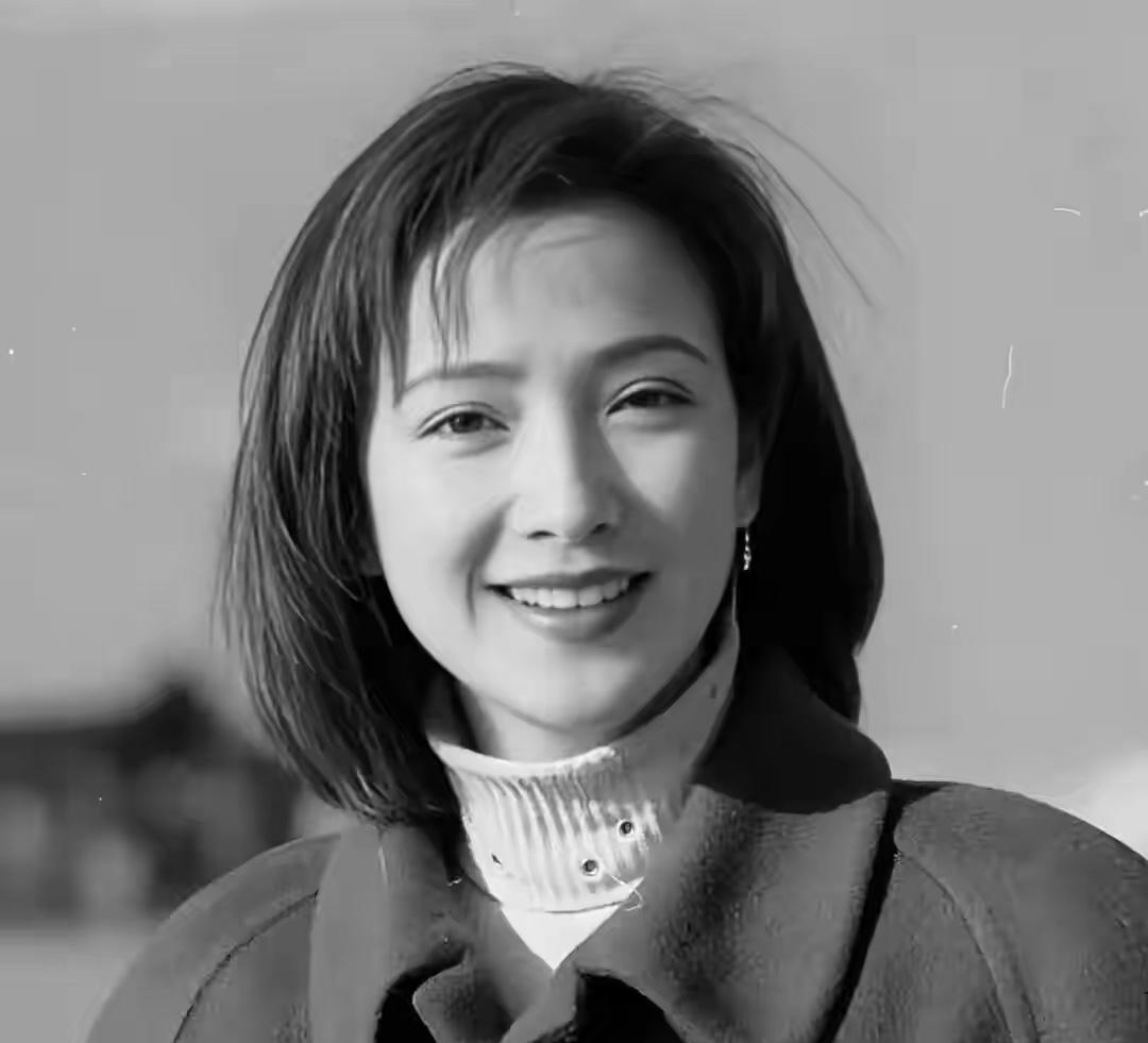 惊悉古装美女何晴因病离世，感叹果然自古美人如名将，不许人间见白头！自古红颜皆薄命