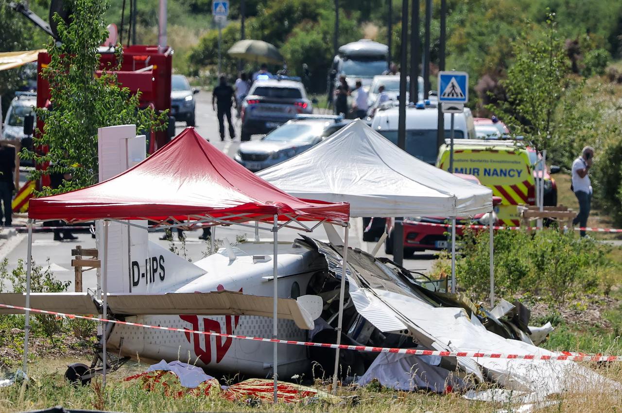 起飞瞬间动力全失垂直坠地！法国跳伞学校空难11人全员遇难，亲友当场目睹惨剧2