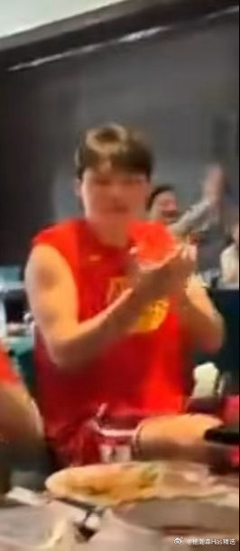 #杨瀚森新赛季主打G联赛##杨瀚森#波特兰本地自媒体的自嗨而已，主打不打g联赛也不是这俩自媒体记者说