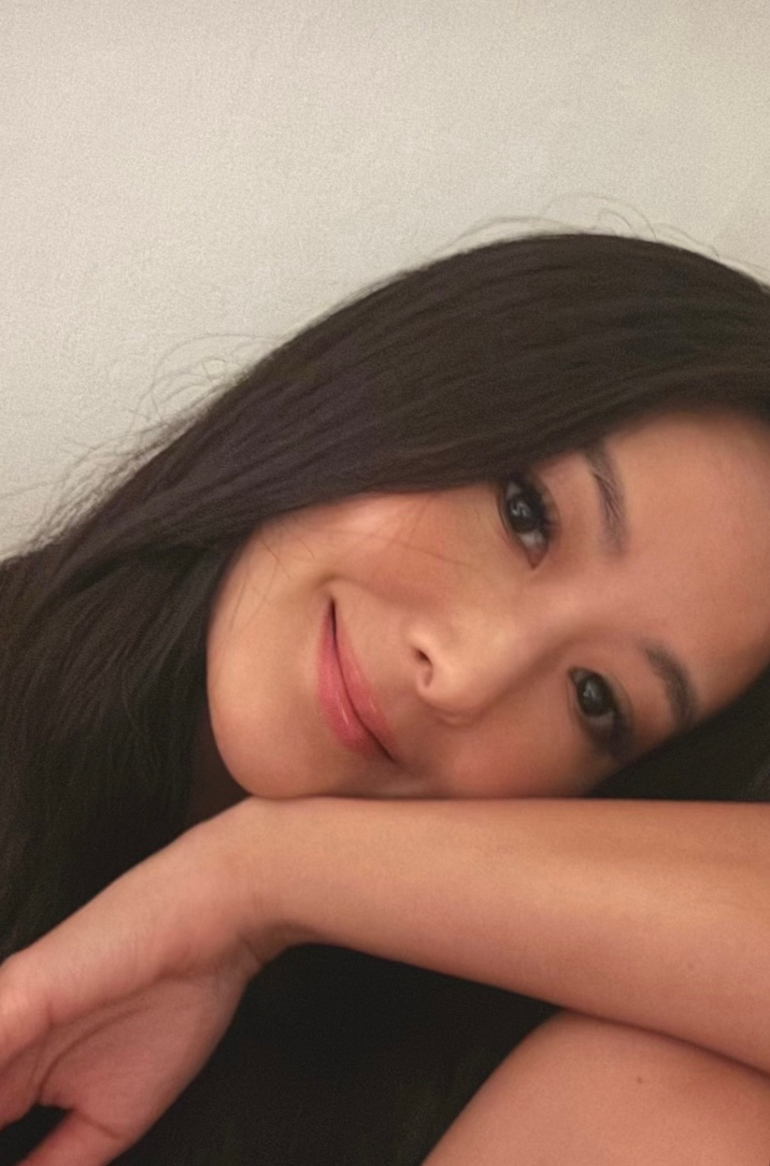 孙芸芸晒自拍，她也太会保养了，皮肤好光滑紧致！​​​