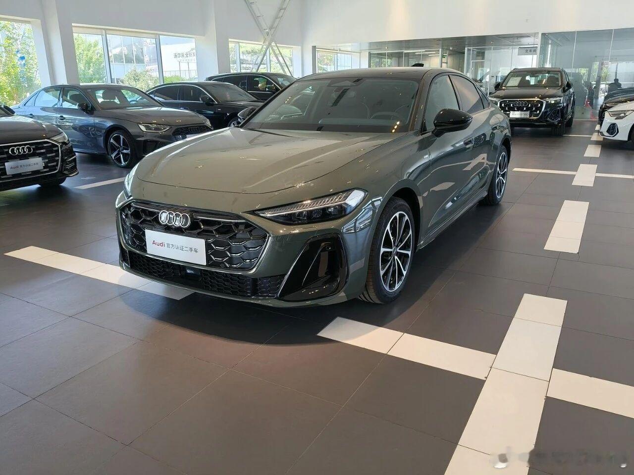 奥迪 A5L2026款2.0T运动版【厂家拍卖车】新车指导价：27.49