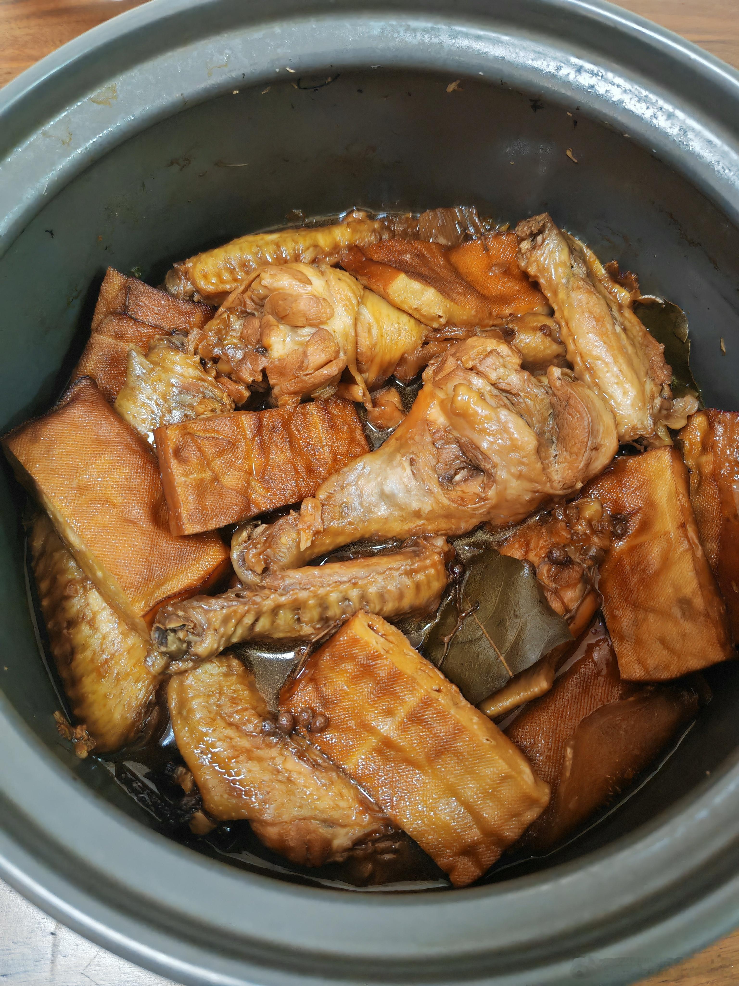 开饭啦，两个人，两个菜，够吃了。