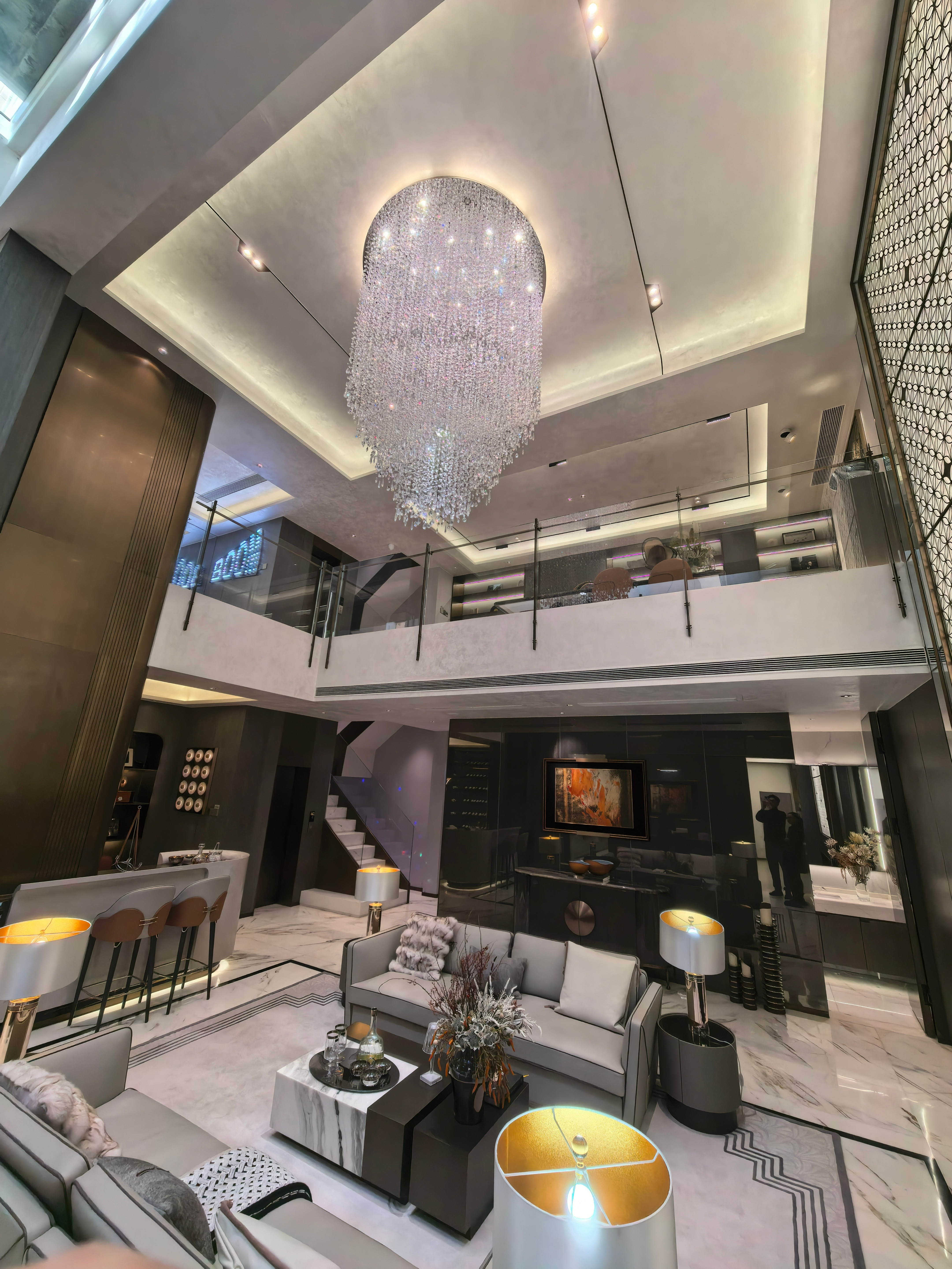 看了一套很奇怪的房子300多平，一点看不出来