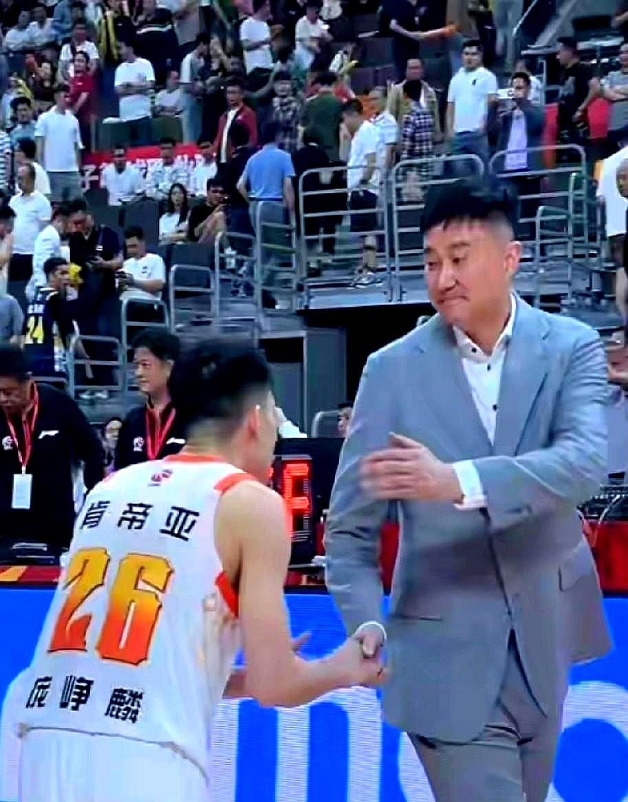 有些事，真不是一句“有骨气”就能解决的。广东打江苏这场球，江苏队的庞峥麟全场