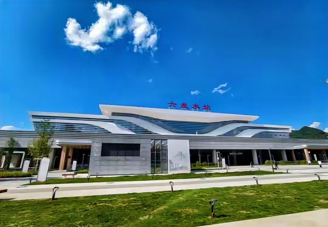 六盘水，再见！三个月的避暑生活结束，今日开启我的南疆之旅。七年前，我在乌鲁木齐米