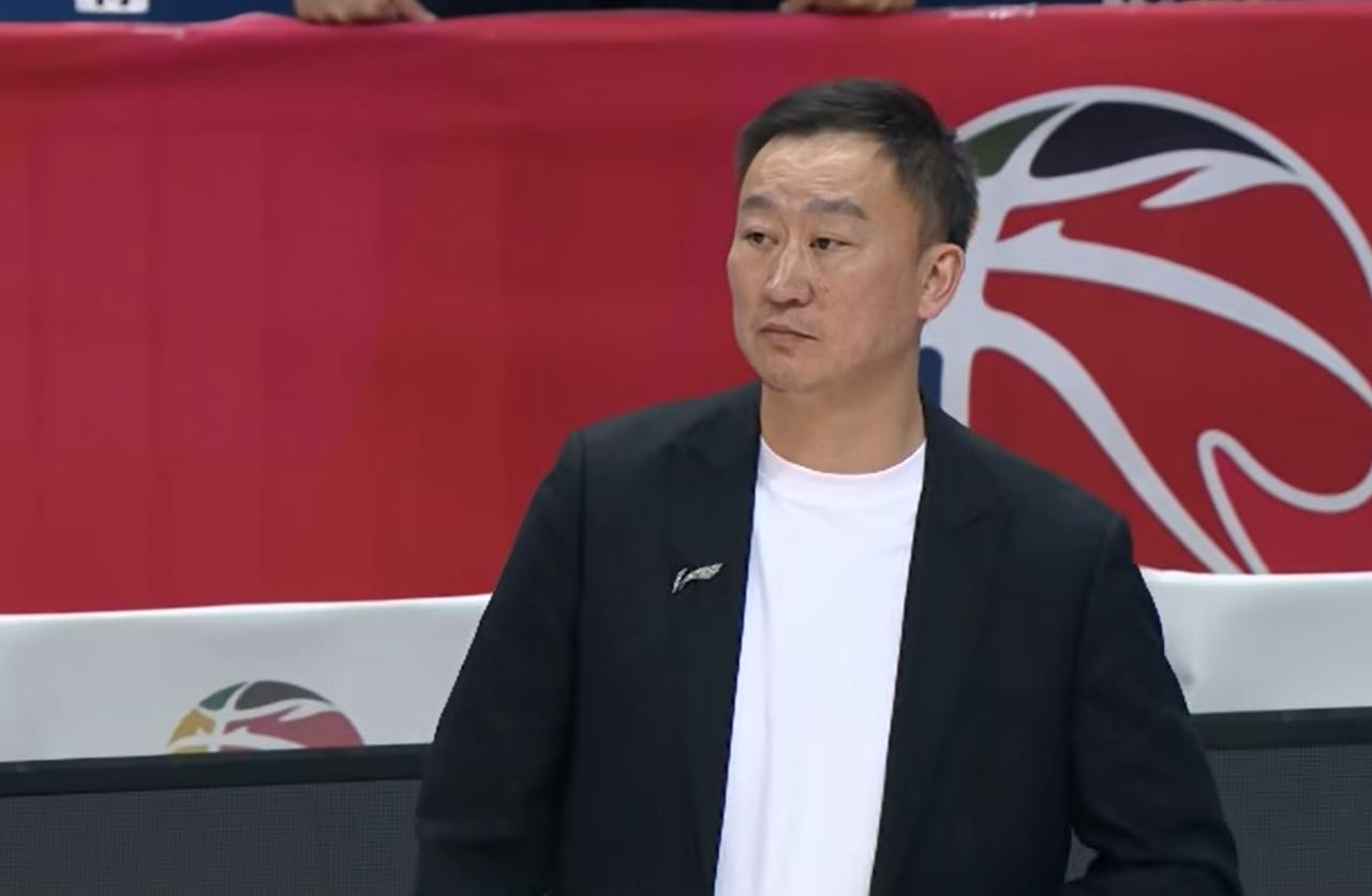 CBA“鬼才”教练，弃用600顶薪球员，掀翻四冠王，真厉害！CBA第37轮，迎