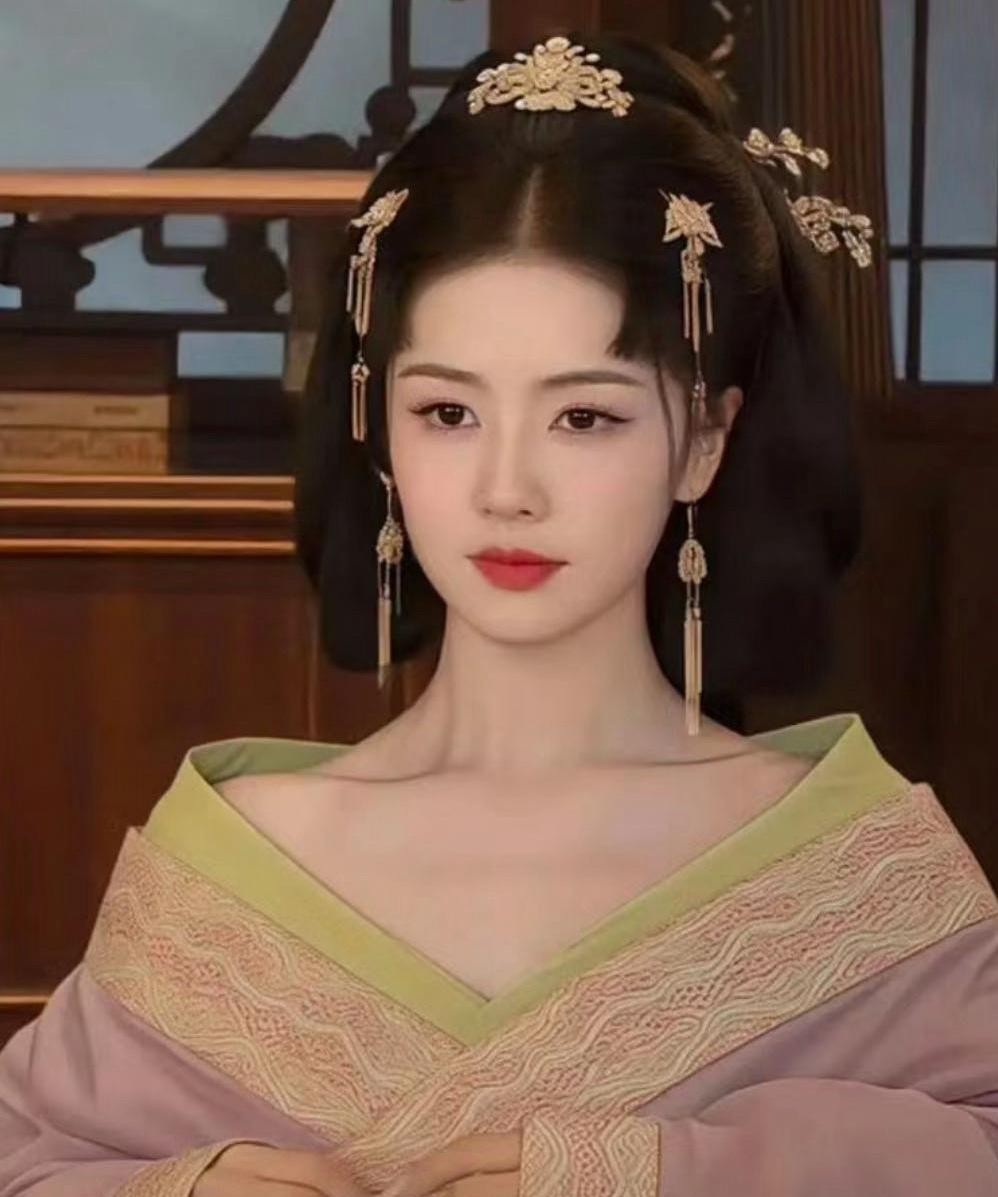 网友给白鹿做的造型，你们看这到底哪里普了？???