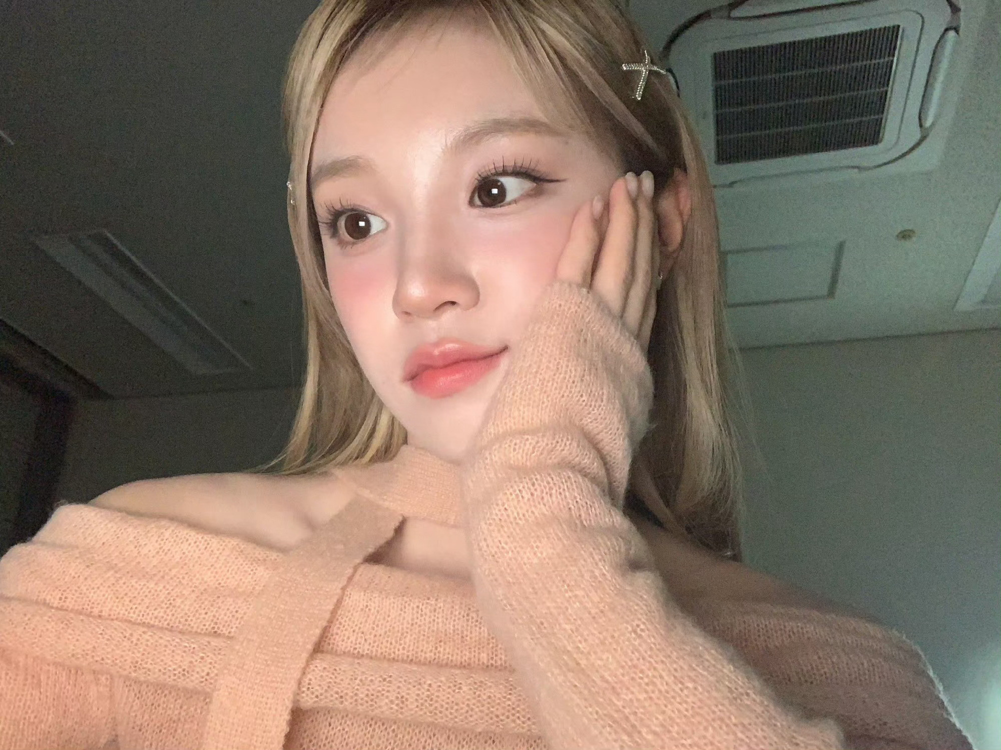 宋雨琦完全是美女来的🤩，女神雨琦！！下次要多多的图[大笑][大笑]​​​