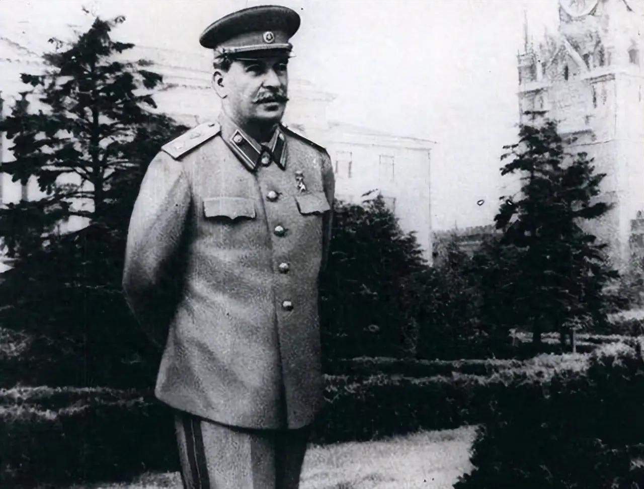 近百年来，谁是世界上最有权势的人？既不是希特勒，也不是罗斯福，而是前苏联的领导人