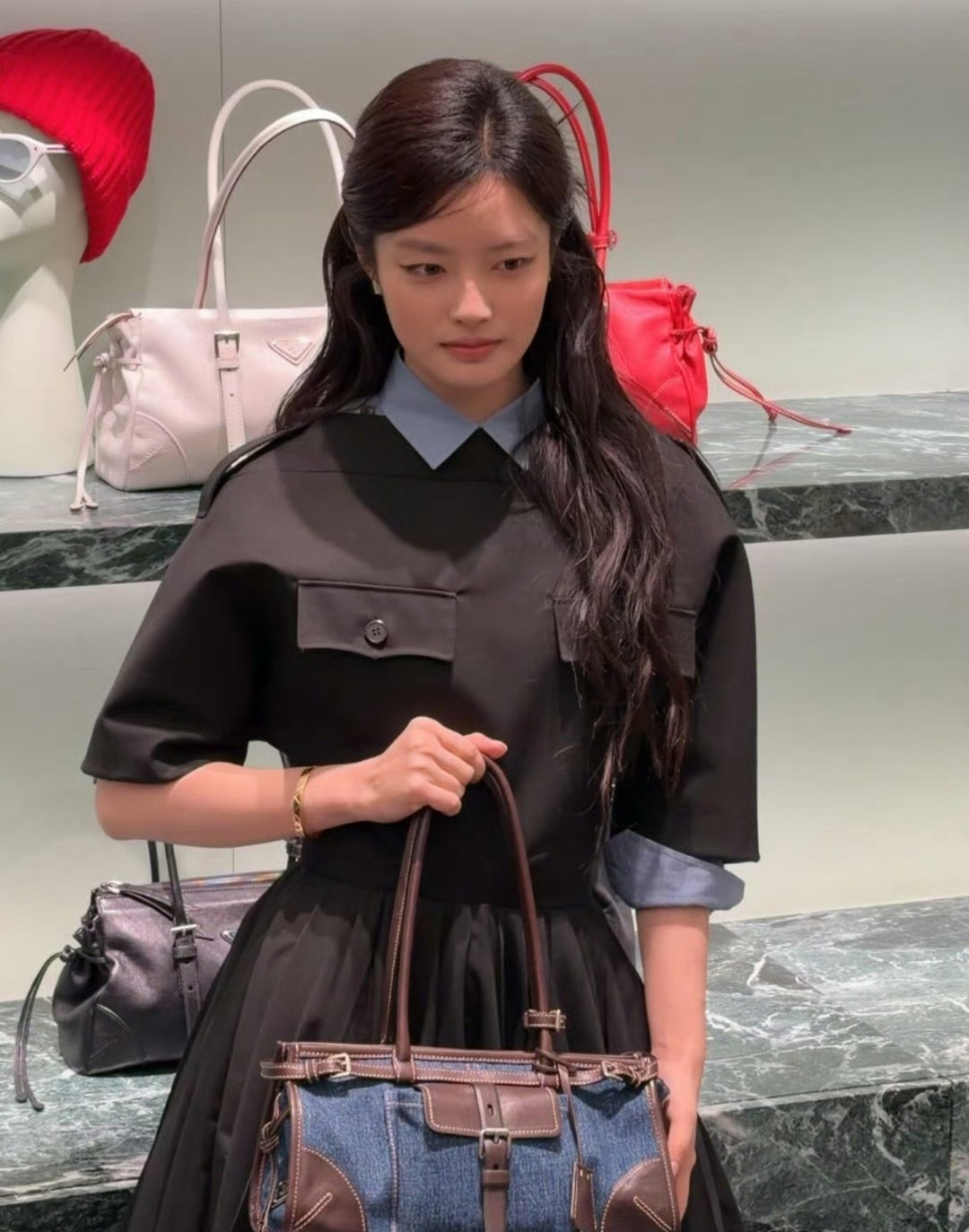 徐若晗卢昱晓生图，有网友说她俩在剧里比较吃妆造，你认同吗？