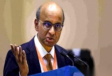 我今天算是开了眼了。新加坡的头儿，跑到全世界的精英面前，语重心长地跟我们说：你