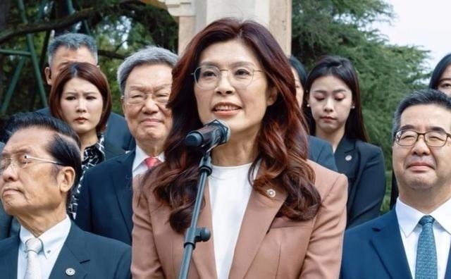 统一台湾后有人提议说：统一台湾后第一任省长当属郑丽文！我从郑丽文的言行举止来看，