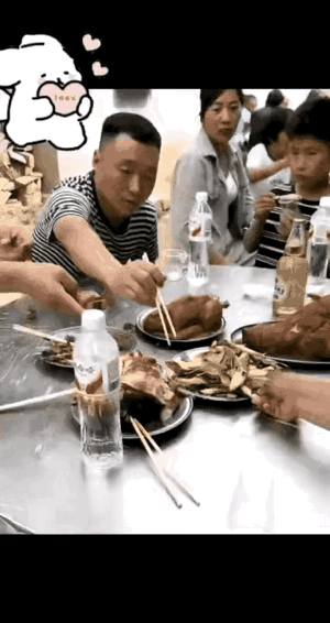 如果你是这位夹菜男子，你会怎么做？