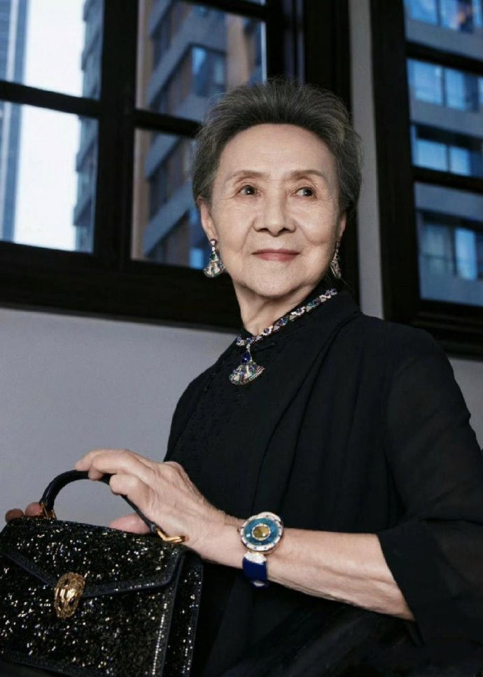 据说这是“国民奶奶”年轻时的模样​​​