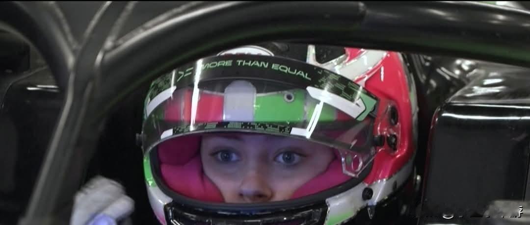 F1赛车官方网站拥有8亿2700万粉丝，是全球最受欢迎的体育赛事，同时也是体坛极