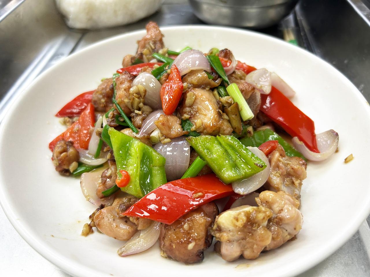 一盘香喷喷的炒鸡肉，真下饭！家常入味炒鸡必吃炒鸡