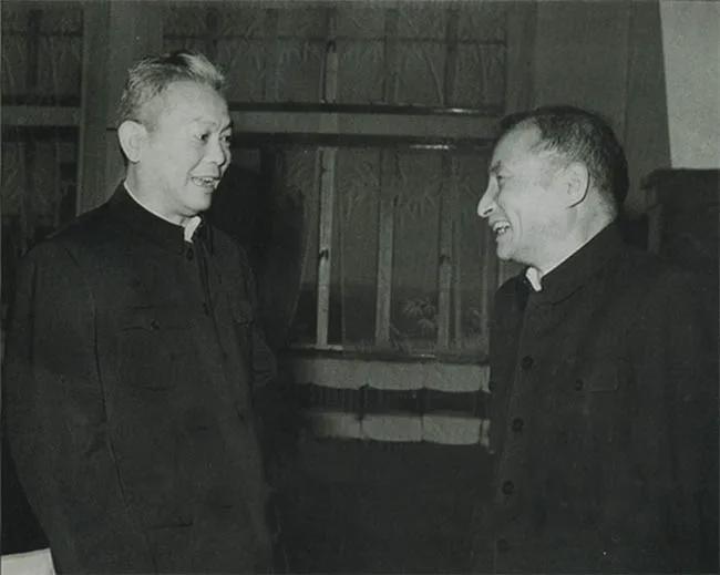 1954年，中央撤销大区建制，需要选调成熟干部进京主持财经大局，由陈云推荐，中央