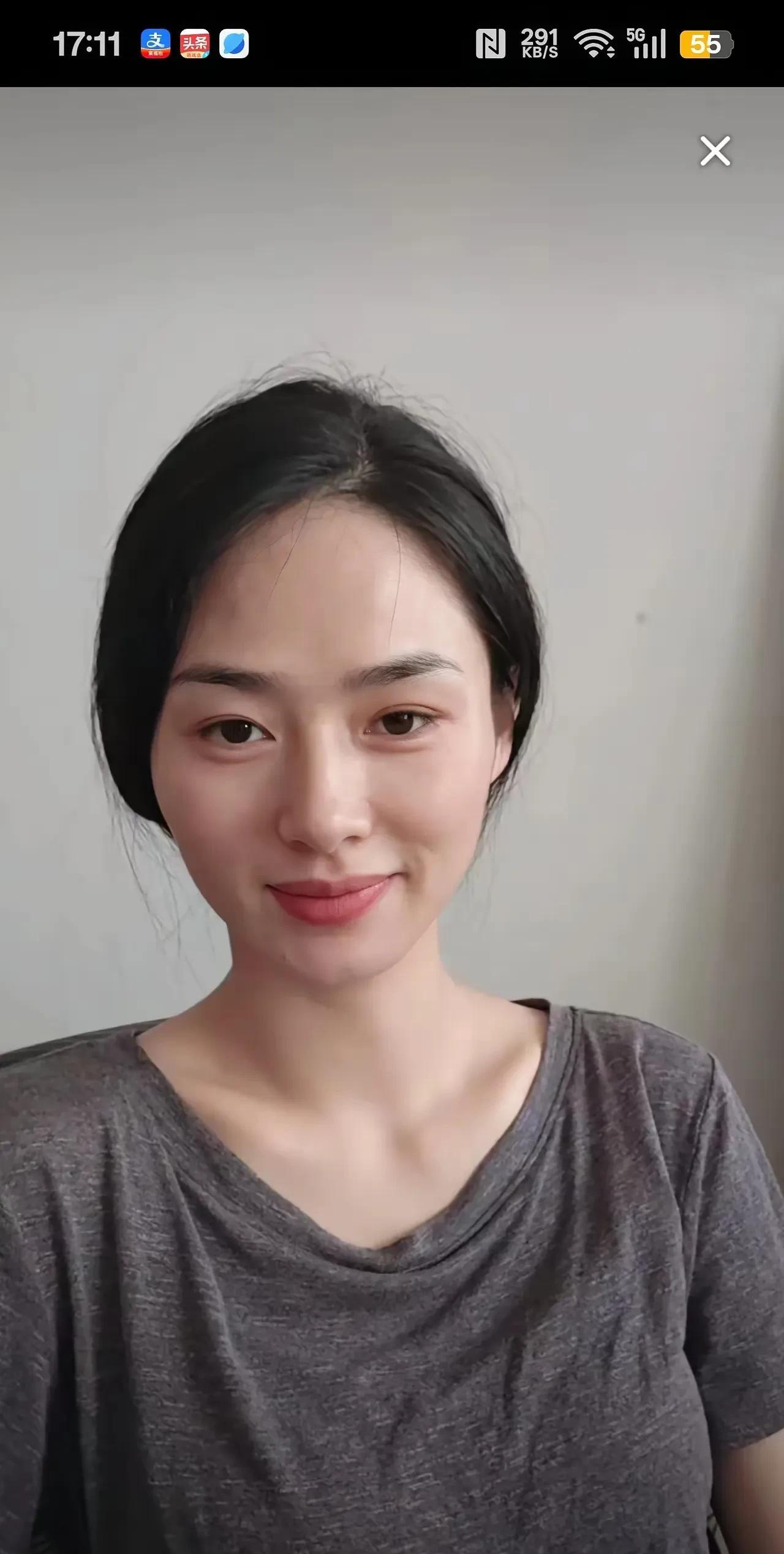 这素颜状态真不错，怕是没多少人比的了，这状态也太好了，说是素颜里的天花板一点不夸