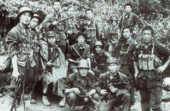 79年那一仗确实是把我们打醒了，所有的装备都验证了一下，首先部队要装备钢盔，五六