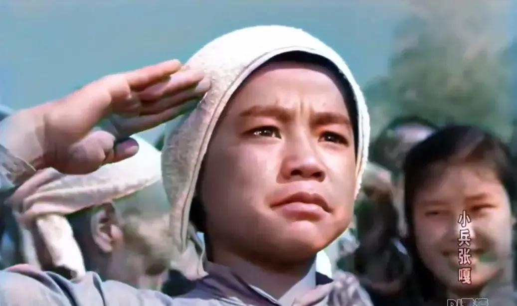 过去河北人有戴头巾的习惯，陕北人也有戴头巾的习惯。但是为什么一个是往后绑，一个是
