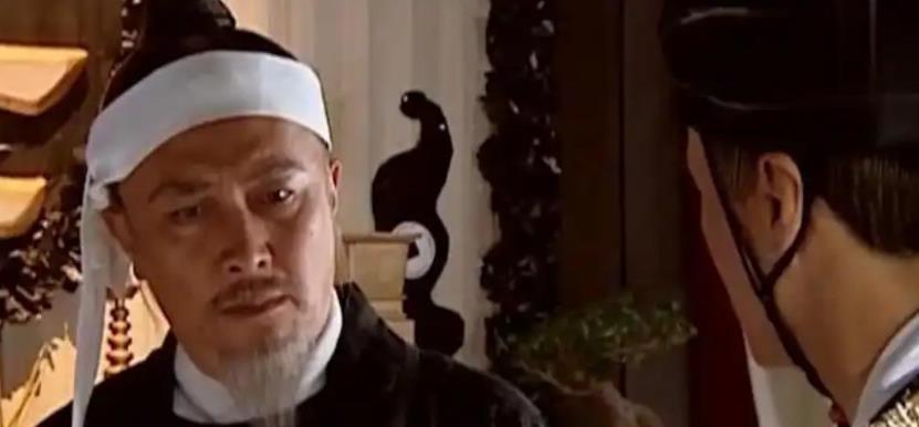 家里老人去世，古代当官的得请三年长假，这叫“丁忧”。听起来像带薪休假？别高兴太早