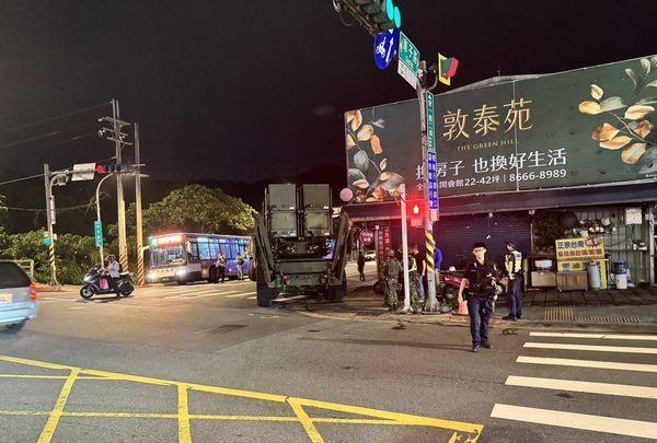 湾湾“爱国者”防空导弹卡在路边遮阳棚2.5小时，挺好的，于北辰是不是能以此开发一