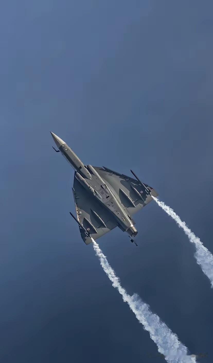 好消息是：地面漏油的那架没摔。坏消息是：不漏油的摔了！！！就过去两架。。。枭