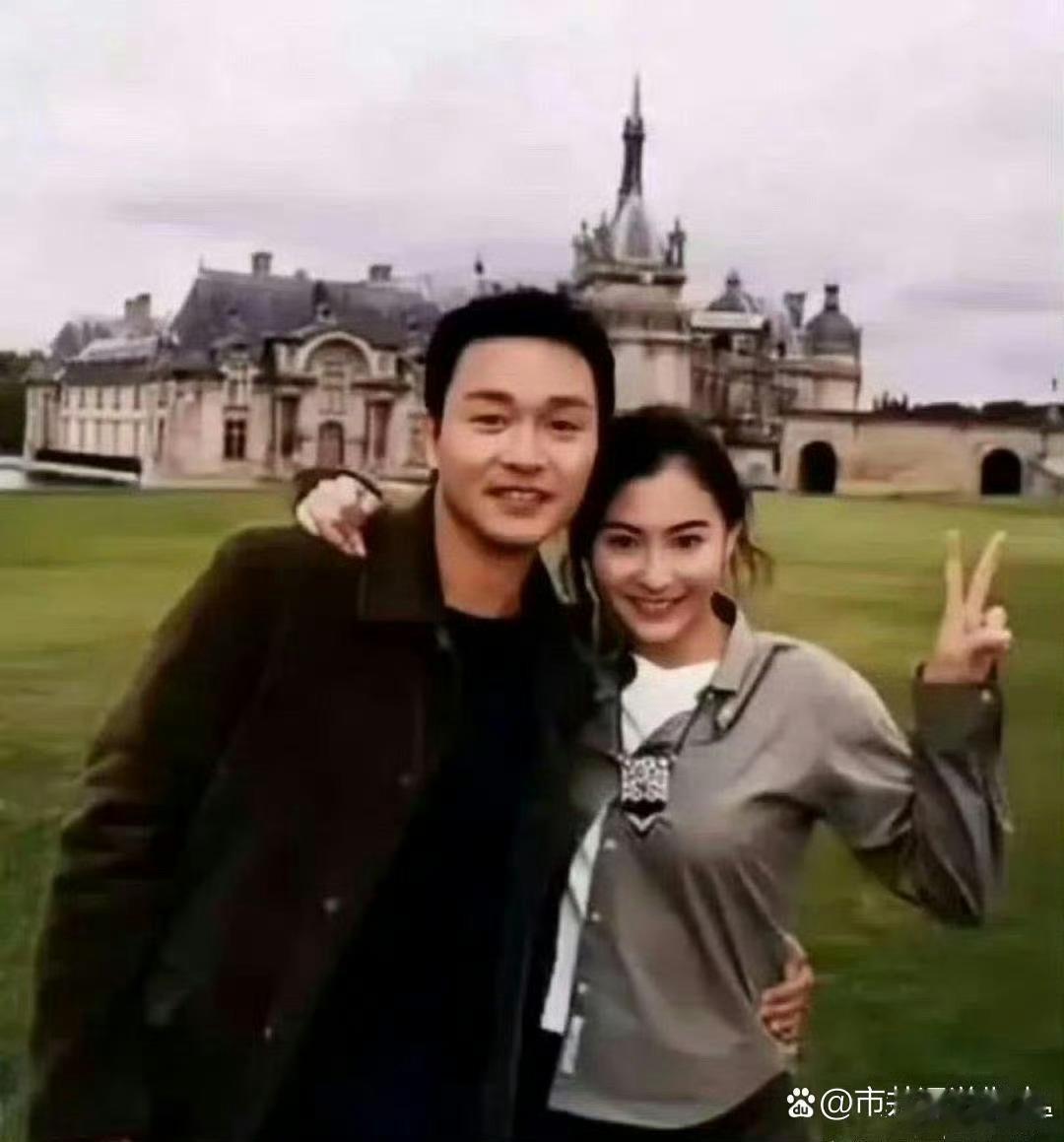 张柏芝和张国荣年轻那会儿，没有美颜也没有滤镜，大家的美都特别真实。​​​