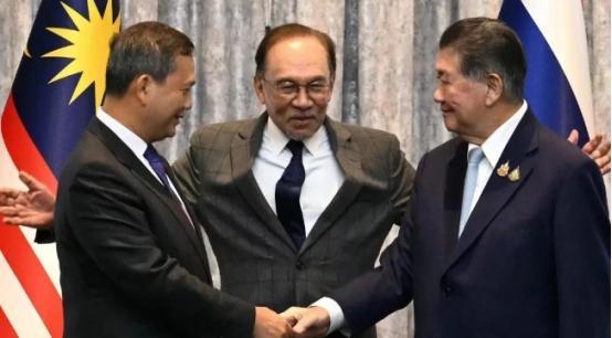 中美介入都没用，泰国军方受到的侮辱，洪森家族必须“割地赔偿” 最近泰柬边境的