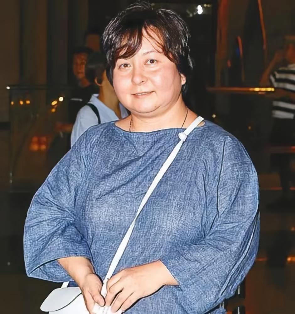 突发！何超琼妹妹何超蕸去世，生前未婚未育为人温和低调。4月12日，赌王家族传来