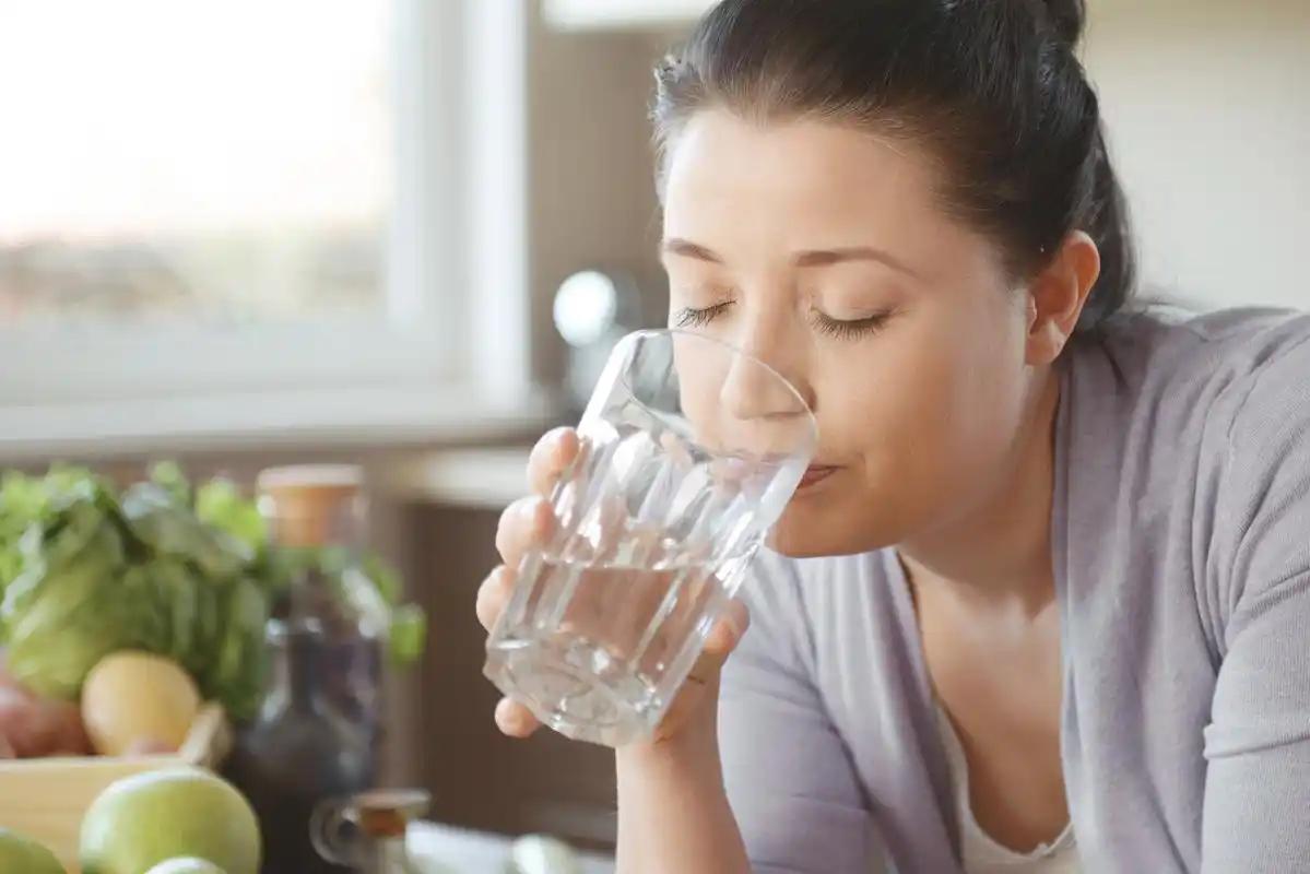 血糖与饮水量有关？医生警告：血糖过高的人，喝水时多留意这6点张阿姨确诊糖尿