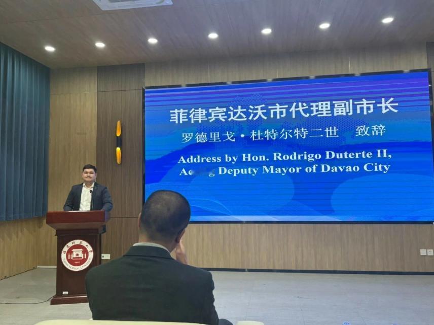 菲律宾的天要变了。马科斯和杜特尔特两家彻底撕破脸，马尼拉的政坛简直乱成了一锅粥。